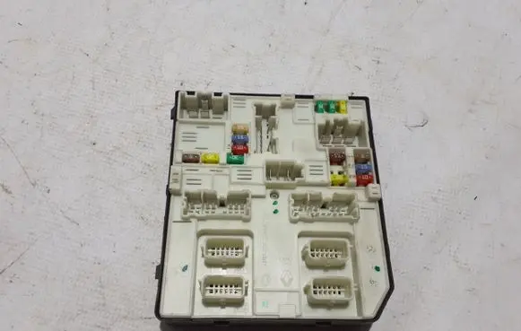 Renault Megane III Fuse module 284B68455R