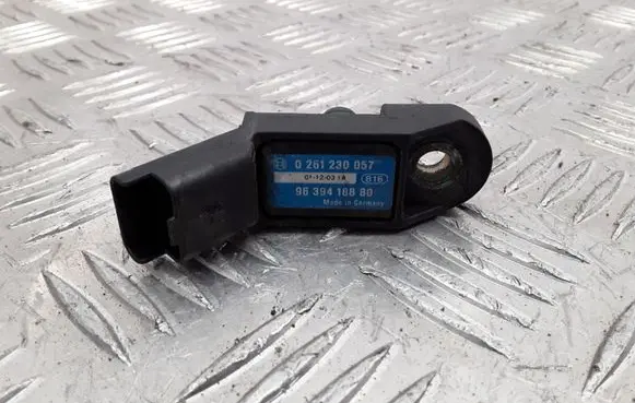 Citroen C5 Mass air flow meter 0261230057 9639418880