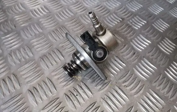 Audi A3 S3 8V Fuel injection high pressure pump 04E127026E
