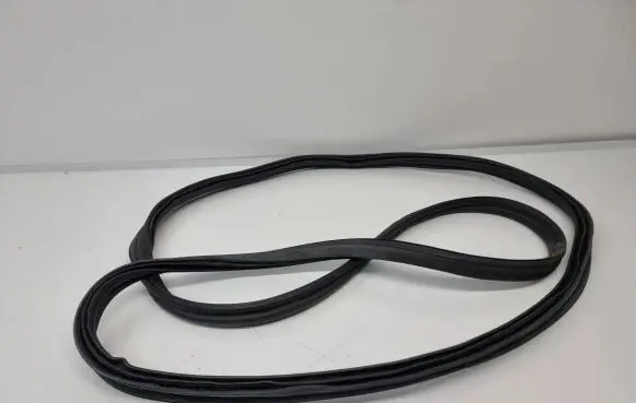 Trunk rubber seal (body)