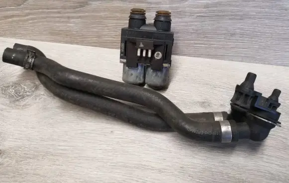 Mercedes-Benz E W210 Coolant heater control valve 0018307884 1147412115