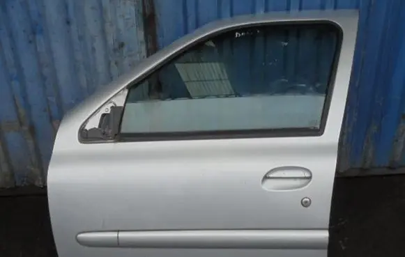 Renault Clio III Front door 