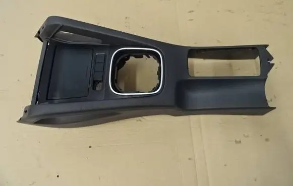 Volkswagen Golf V Center console 1K0863243A