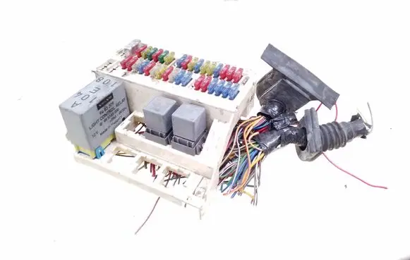 Volvo S70 V70 V70 XC Fuse module 6849814 9483309 9494424