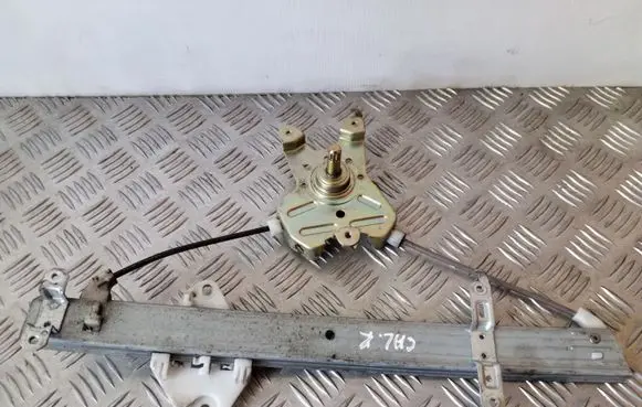 Rear door manual window regulator