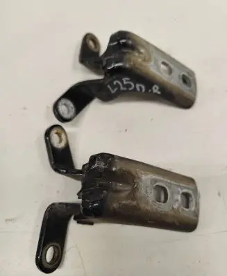 Opel Astra J Front door upper hinge 7502