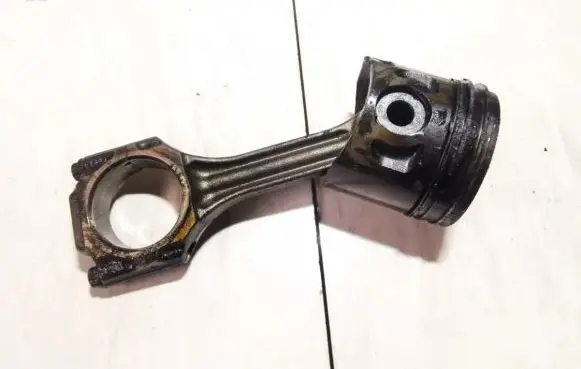 Volkswagen Golf IV Piston with connecting rod 028h