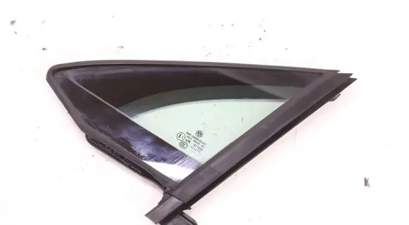 Volkswagen PASSAT B8 Rear side window 3G0845113F