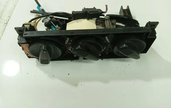 Volkswagen PASSAT B4 Climate control unit 