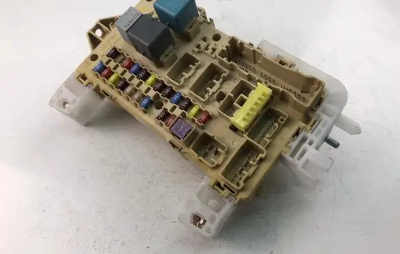 Toyota Corolla Verso E121 Fuse box set 892210F010