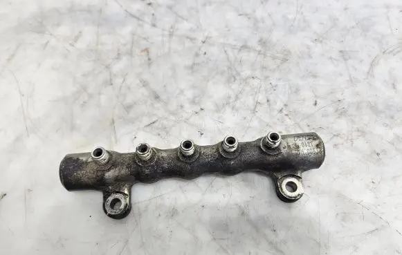 Toyota Avensis T250 Fuel main line pipe 09400538