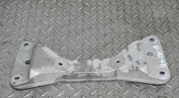 BMW 1 F20 F21 Gearbox mounting bracket 6861402