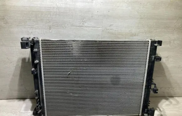 Renault Clio V Coolant radiator 214105FA0B