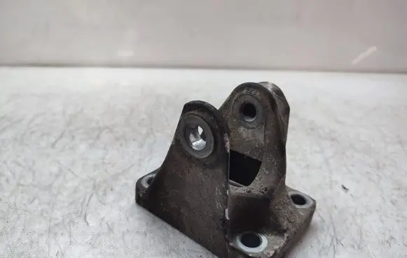 Mini Cooper Countryman R60 Engine mounting bracket 9804893