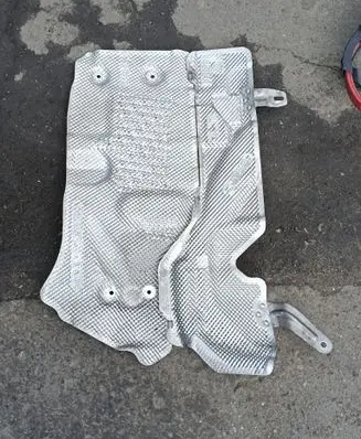 BMW 5 GT F07 Heat shield in engine bay 51487193523 7193523 5148719352305