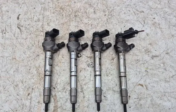 Volkswagen PASSAT B8 Fuel injector 04L130277AD