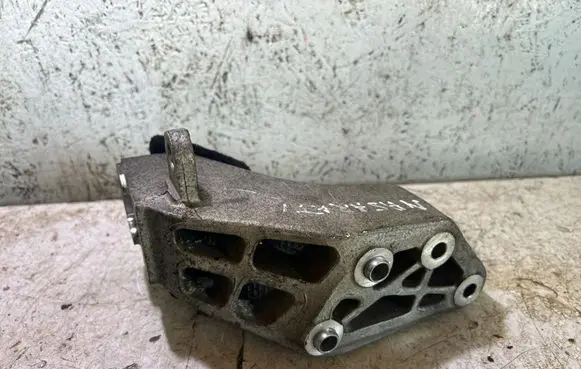 Maserati Ghibli Engine mounting bracket