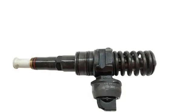 Volkswagen Polo IV 9N3 Fuel injector 038130073AG
