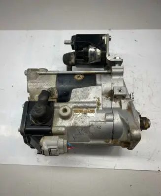 Toyota Hilux VIII Starter motor 2810030110