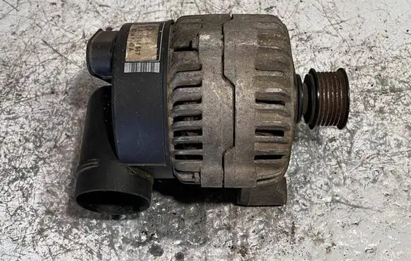 BMW 3 E36 Generator/alternator 12311744567 NC14V140A 1744567