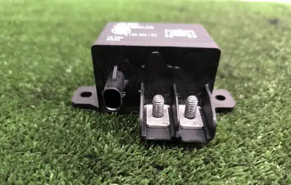 BMW 5 F10 F11 Coolant fan relay A2001X30 9198302