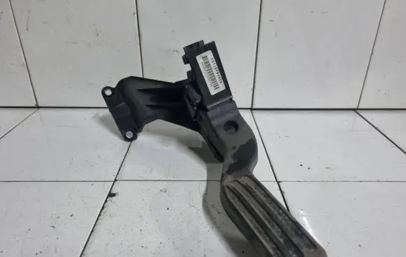 Ford Mondeo Mk III Accelerator throttle pedal 2S719F836DA 608600000510