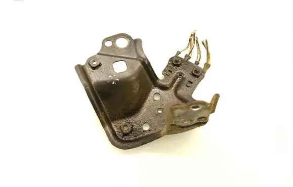 Toyota RAV 4 (XA40) Fender mounting bracket 