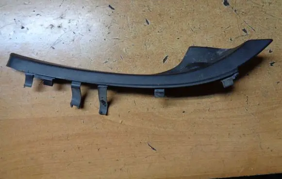 Nissan Note (E12) Fender end trim 668943VV0AR