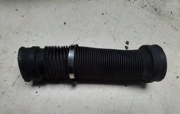 Opel Combo C Air intake hose/pipe 13105267