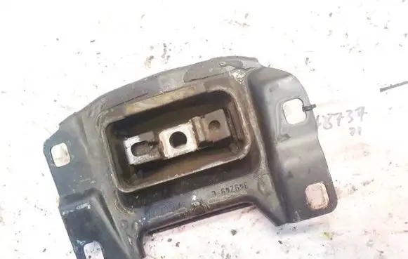 Volvo V50 Engine mount bracket 349249l 322a40e
