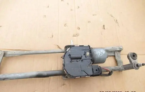 Volkswagen Golf VI Front wiper linkage and motor 5K1955119 0390243055 HW026SW0512