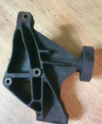 Volkswagen Golf II Engine mounting bracket 053145515C