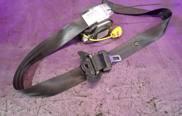 Volkswagen Golf IV Front seatbelt 1K3857705C