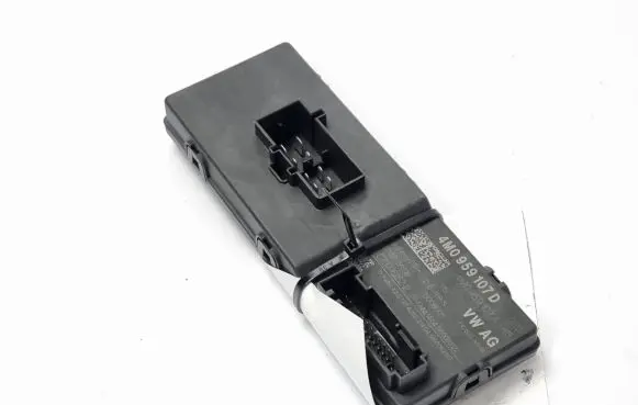 Audi A4 S4 B9 8W Tailgate/trunk control unit/module 