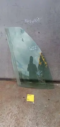 Ford Mondeo Mk III Front door window glass four-door 1212123