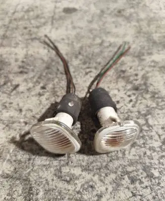 Front fender indicator light