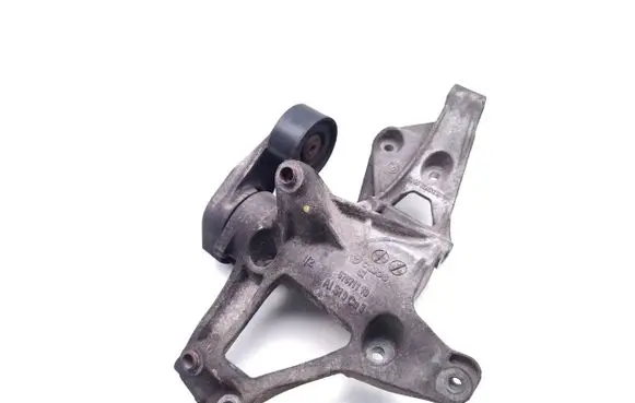 BMW 1 F20 F21 Engine mounting bracket 678711