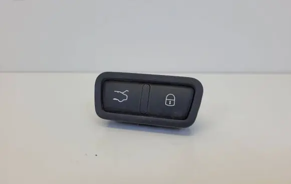 Alfa Romeo Stelvio Tailgate/boot open switch button 156129212