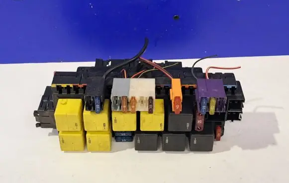 Mercedes-Benz S W220 Fuse module A0325458232