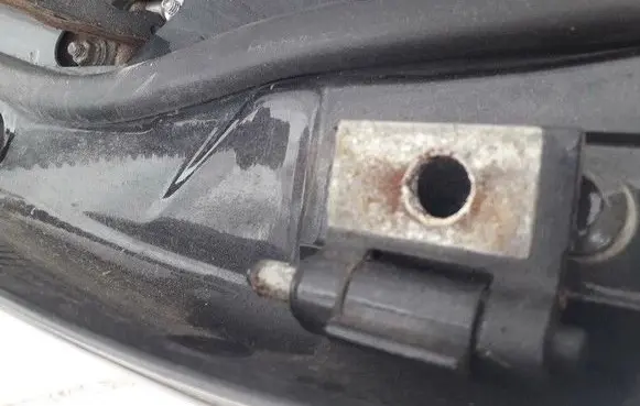 Volvo V70 Rear door lower hinge