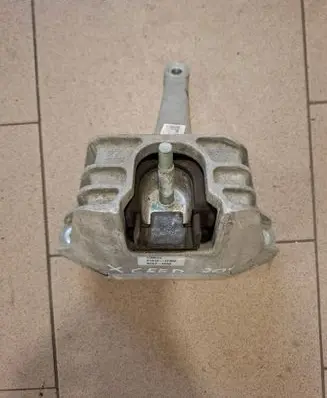 KIA Xceed Gearbox mounting bracket 21810J7300