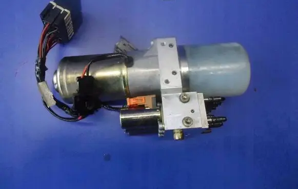 Audi A4 S4 B6 8E 8H Convertible roof hydraulic pump 8H0871611 DAI1101298