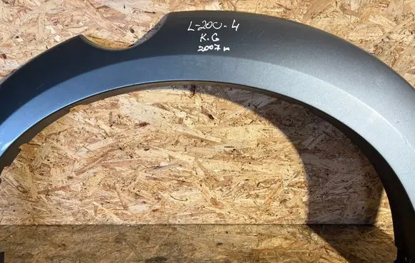 Mitsubishi L200 Rear arch trim MN117443