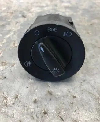 Volkswagen Golf IV Light switch 1C0941531