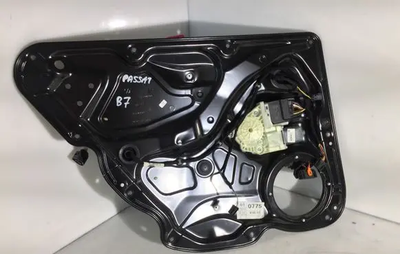 Volkswagen PASSAT B7 Front door window regulator with motor 3AA839755