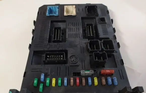 Peugeot 407 Comfort/convenience module 9661940180 281171731B