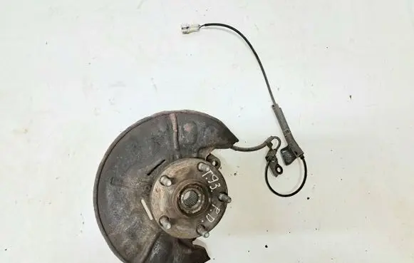 Toyota Corolla Verso AR10 Front wheel hub