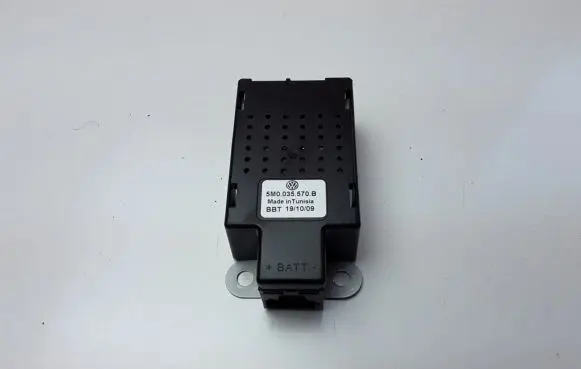 Volkswagen Golf VI Aerial antenna amplifier 5M0035570B