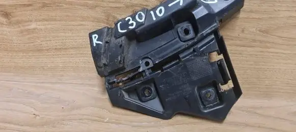 Volvo C30 Fender mounting bracket 31214885