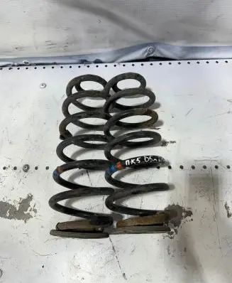 Volkswagen Golf V Rear coil spring